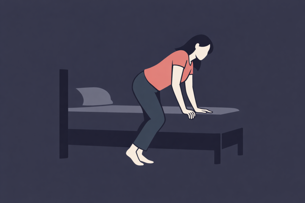 허리디스크 예방을 위한 아침 기상 후 안전하게 일어서는 방법: 침대 가장자리에 걸터앉아 손바닥 지지력을 활용해 척추 중립을 유지하며 일어나는 요통 방지 자세 가이드